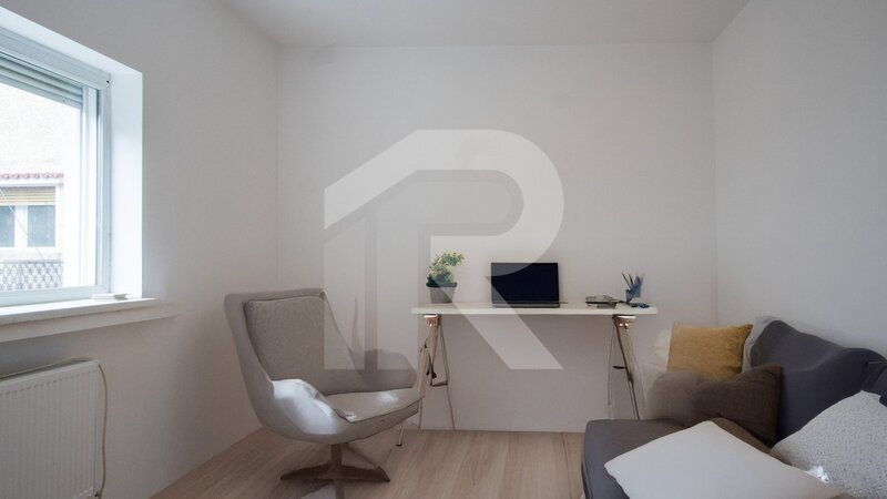 Trei camere, apartament neoclasic in inima Bucurestiului, o poveste de arhitectura si eleganta.