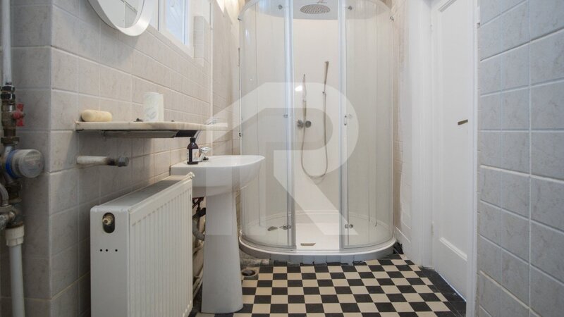 Trei camere, apartament neoclasic in inima Bucurestiului, o poveste de arhitectura si eleganta.